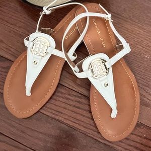 NWOT Tommy Hilfiger White & gold thong sandals. Size 6
